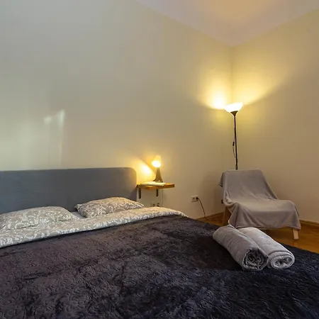 Spacious 4-bedroom Apartment *