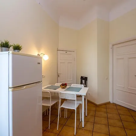 Spacious 4-bedroom شقة *